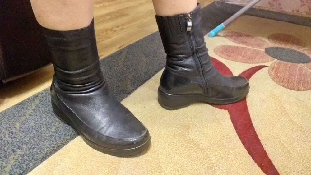 Продам зимние женские сапоги