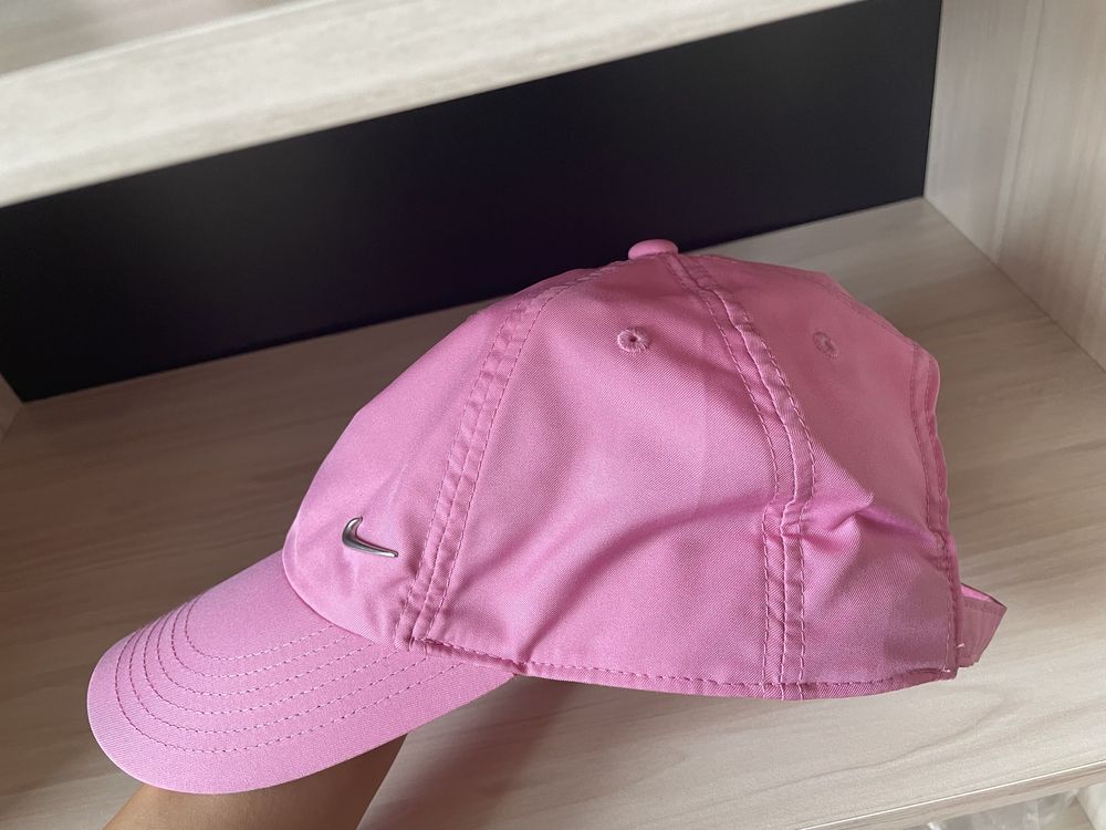Шапки Nike/ Розова с козирка и Двулицева с периферие