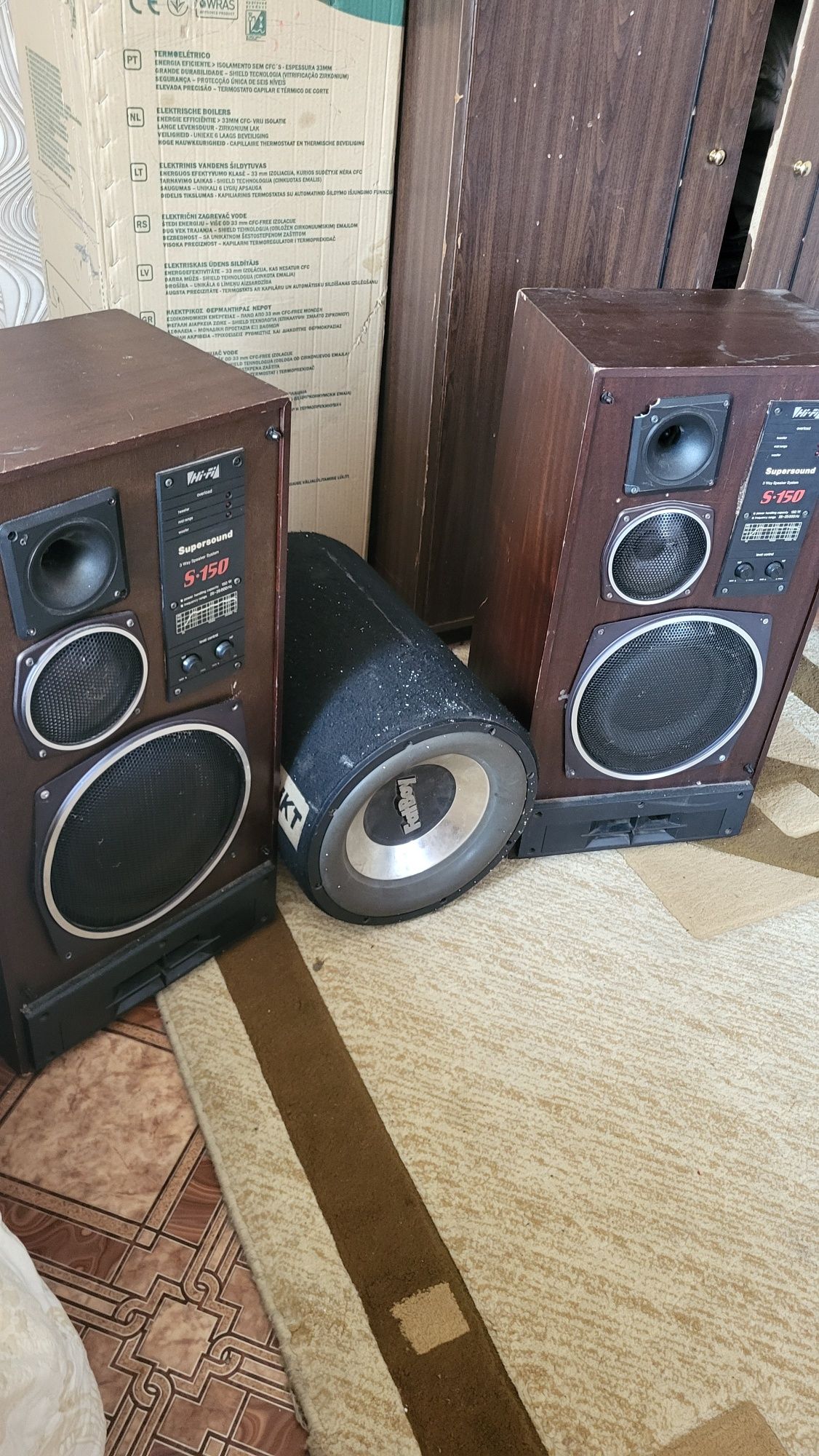 Продавам бас и 12 скиколони