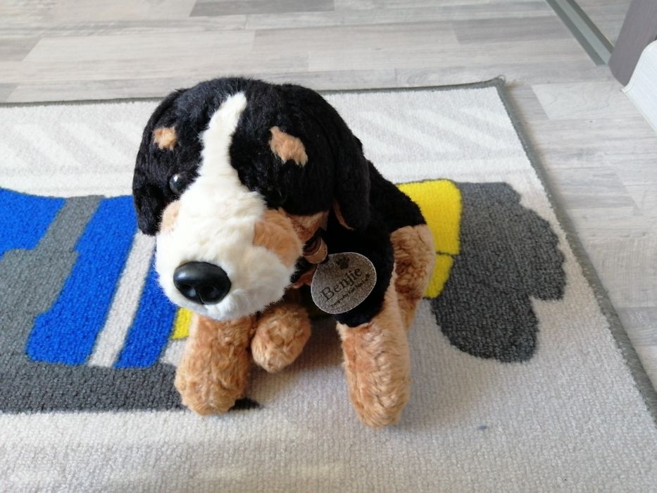 Cățelul Benjie de pluș