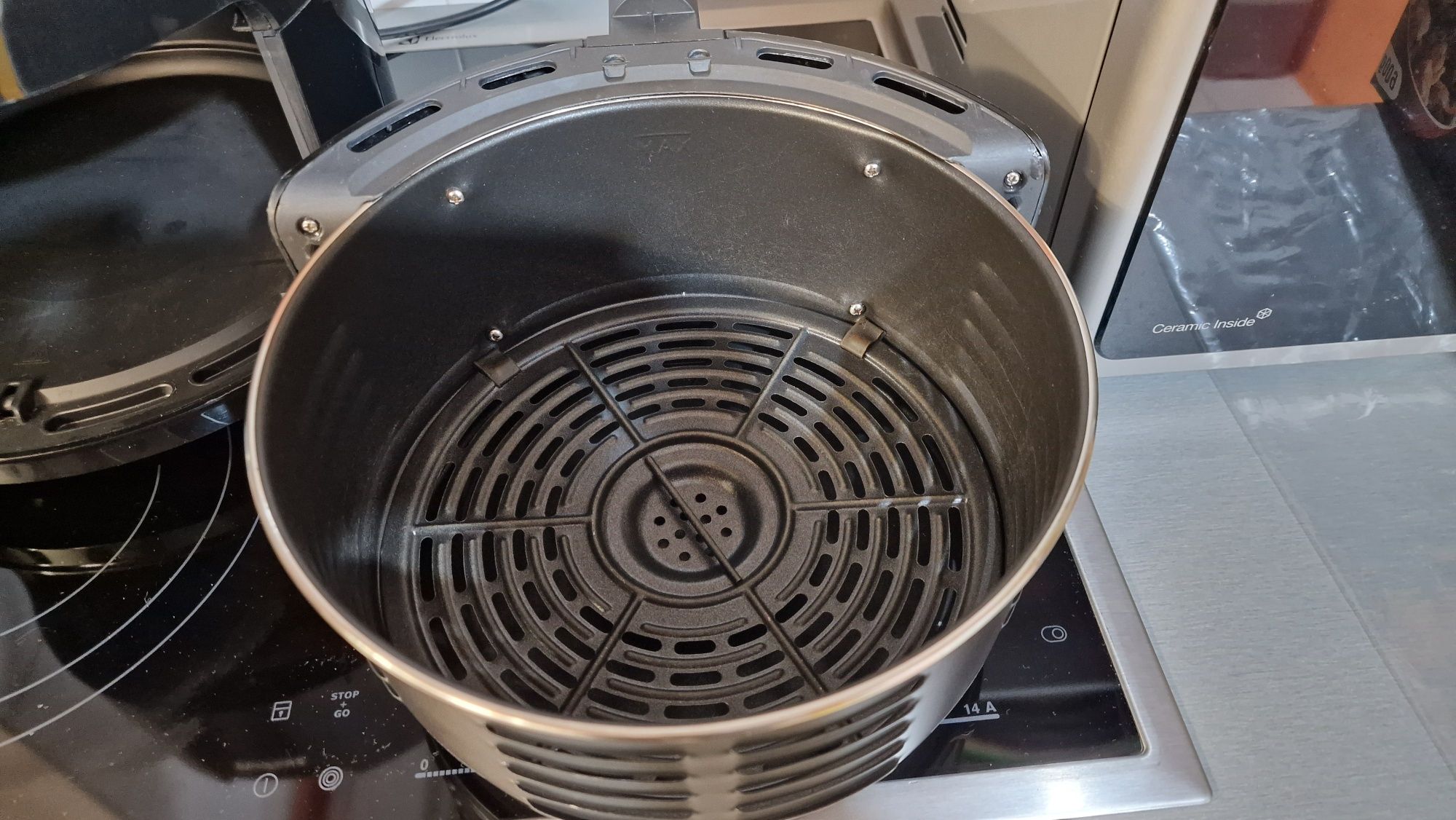 Продавам фритюрник с горещ въздух  еър фрайър TEFAL Easy Fry 4.2 L