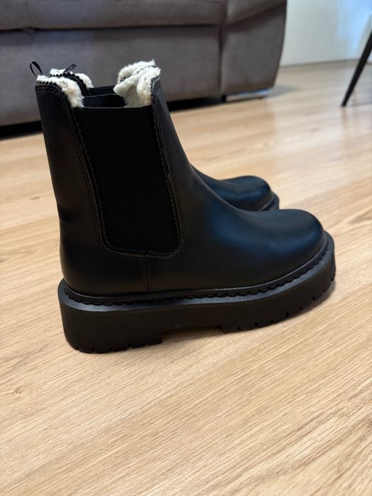 Черни зимни боти