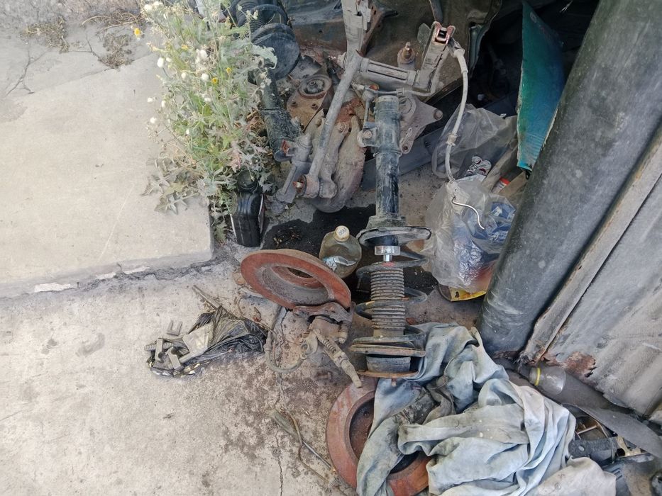 Продам запчасти на Ниссан примера п10 кузов