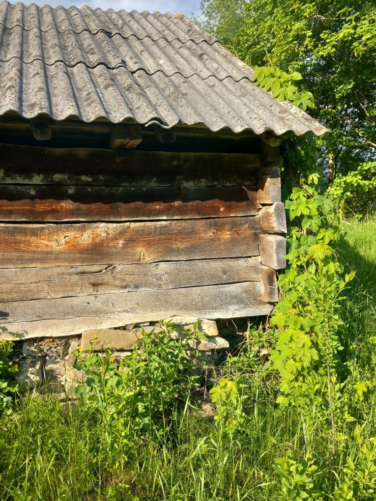 Vând grajd, coteț, lemn vechi