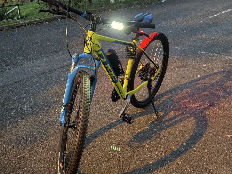 Bicicletă hard-tail CUBE Aim SL 27.5″ – stare bună, accesorii incluse