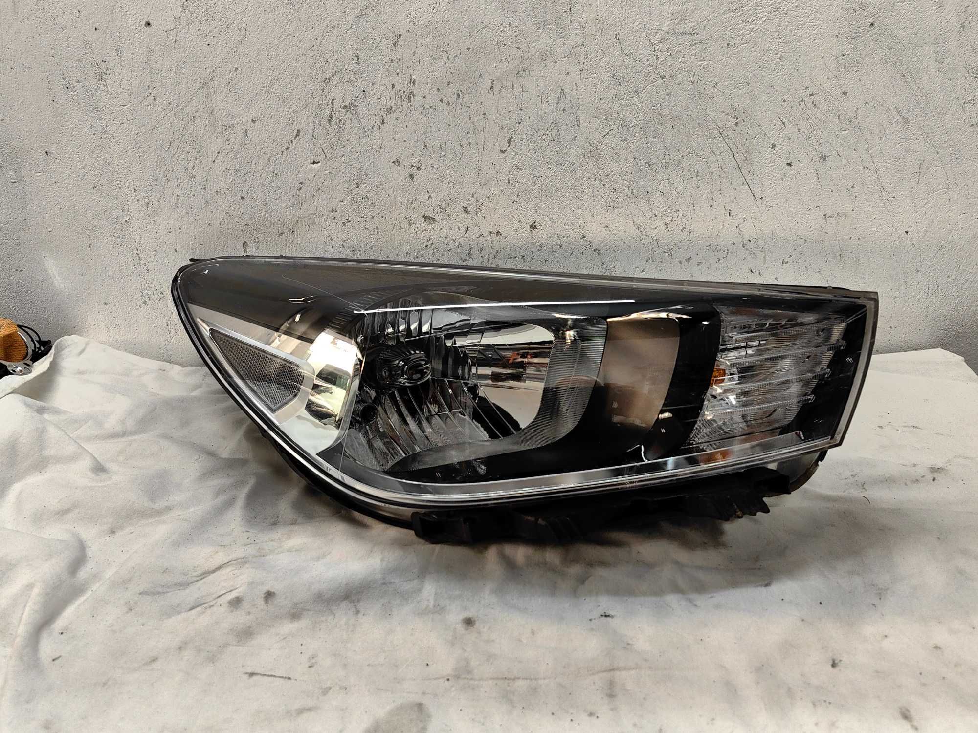 Оригинален фар Киа Рио 4  Kia Rio 4