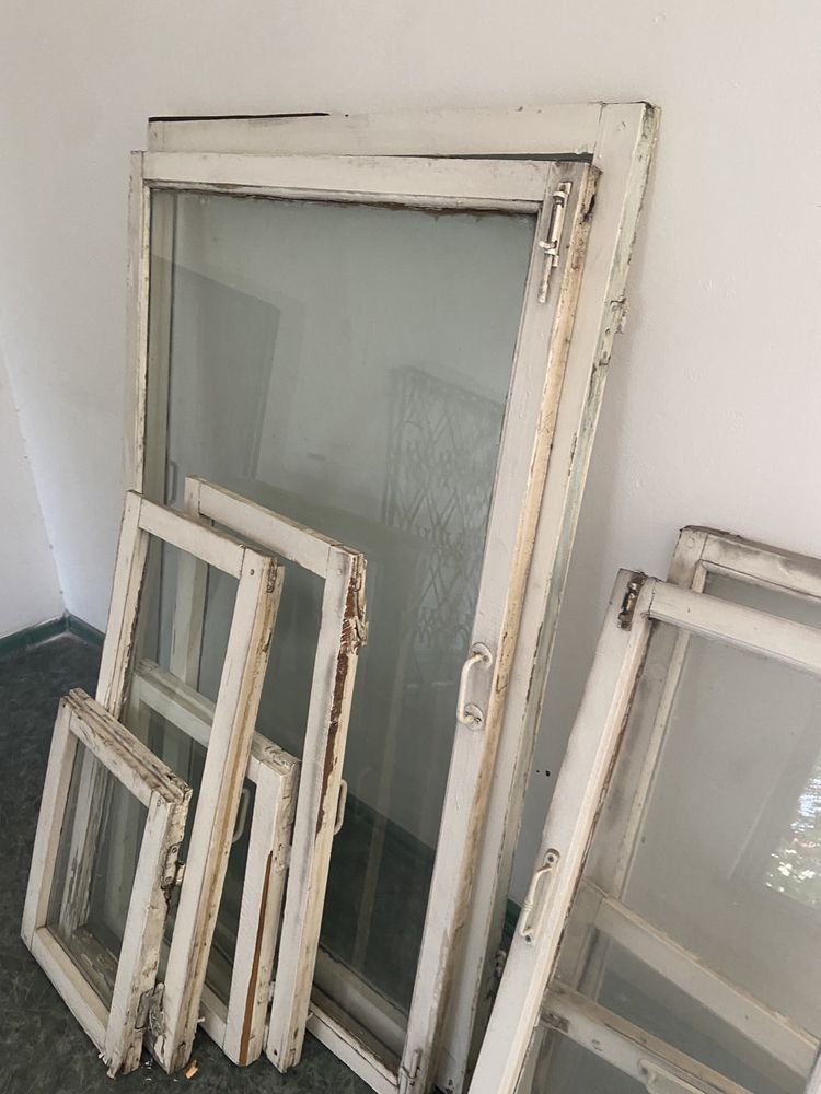 Продам деревянные оконные рамы со стеклом, все целые