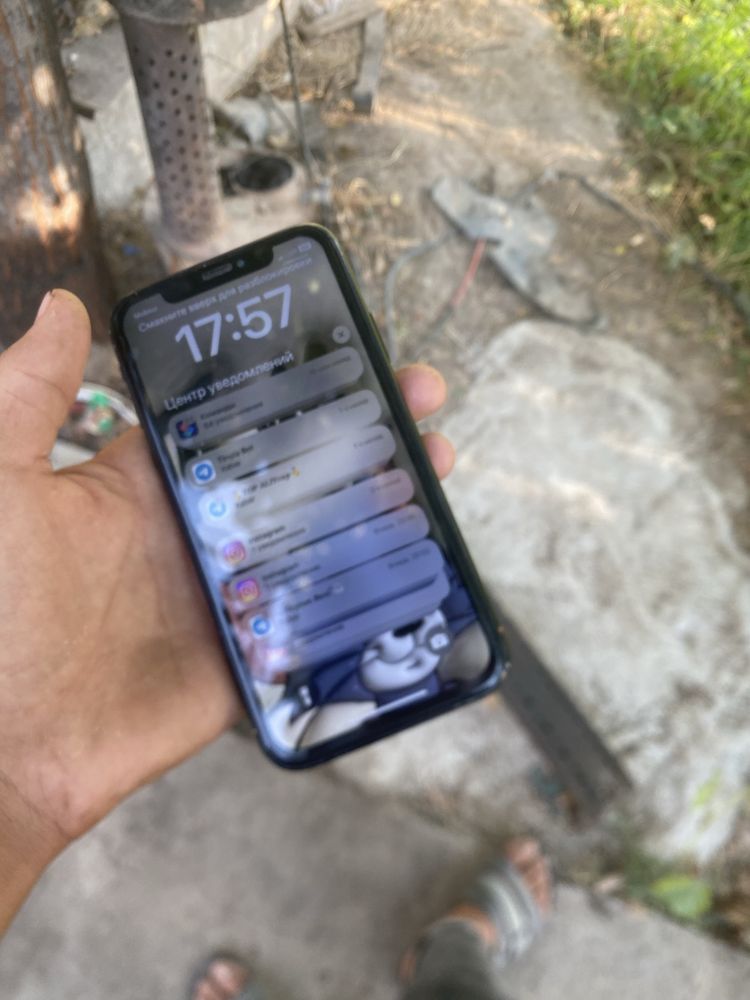 Iphone 11pro ekran alishgan radnoy  ekran quyilgan