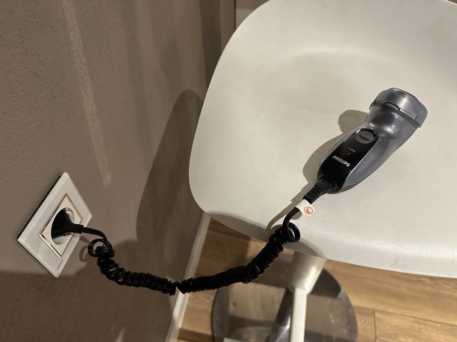 Електрическа акумулаторна самобръсначка Philips