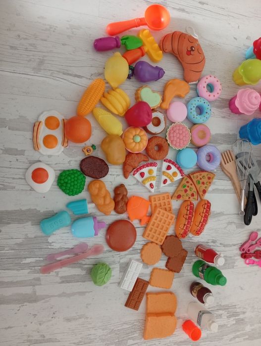 Дървена детска кухня + кухненски принадлежности