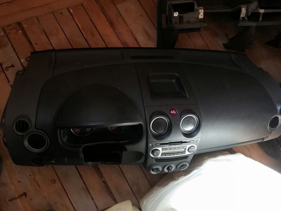 CD player aux Plansa bord interior scaune banchete Mitsubishi colt