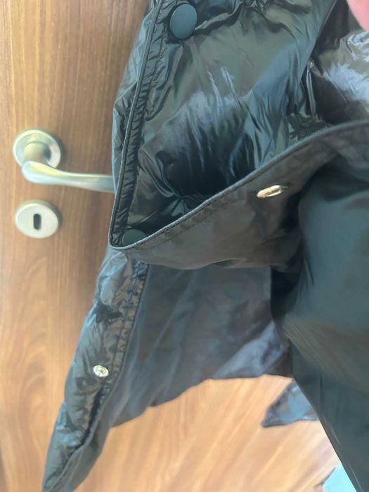 Черно дълго яке с копчета отстрани