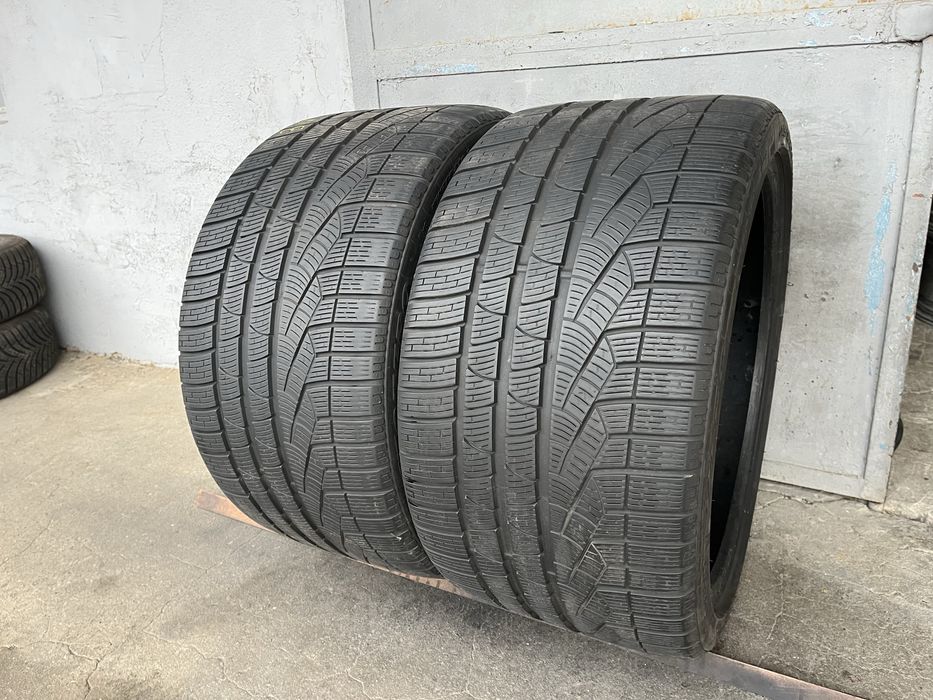 2 бр. зимни гуми 305/30/20 Pirelli 6 mm DOT 3617
