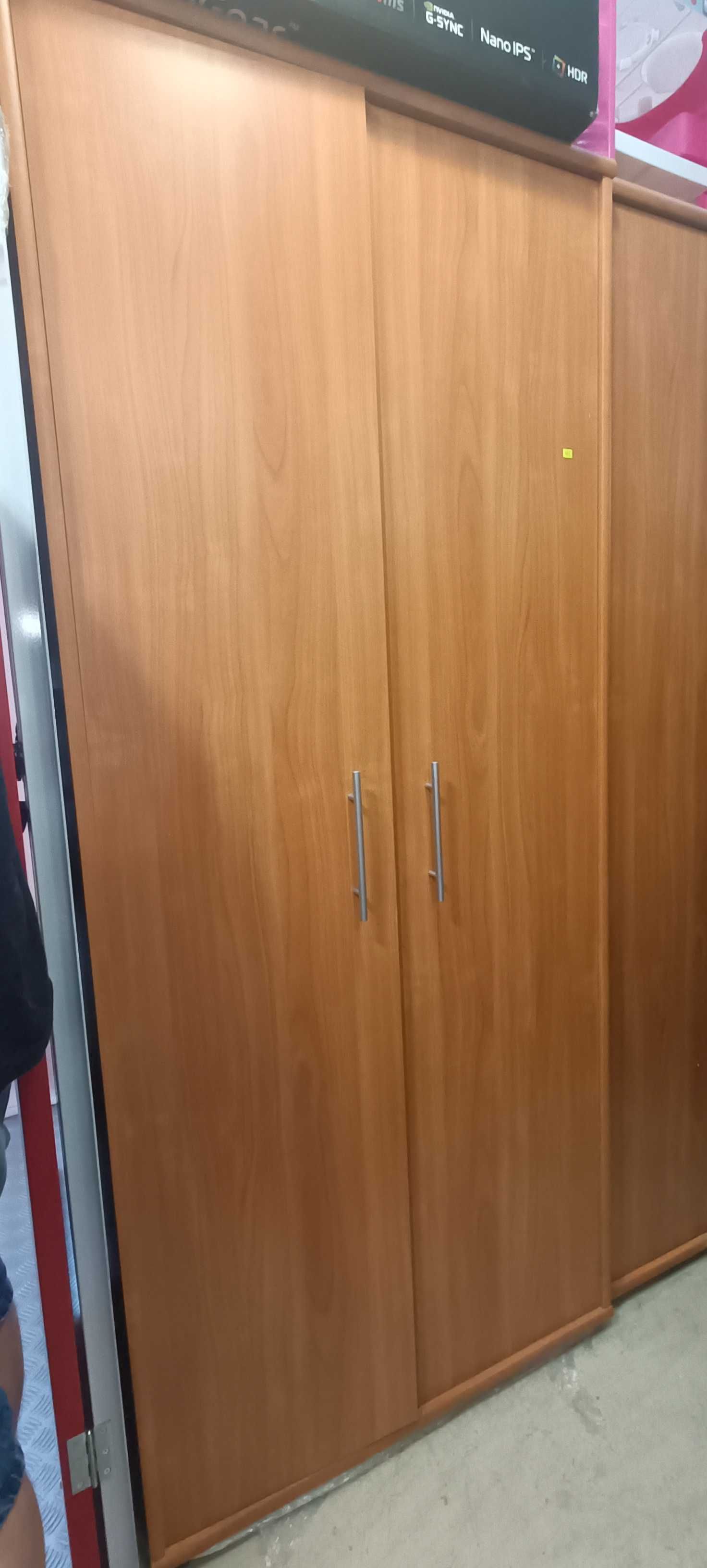 Wood Wardrobe Дървен гардероб
