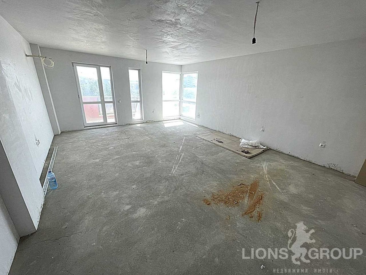 Продава се Тристаен апартамент в Варна, Владислав Варненчик - 92 кв.м за 1400 €/кв.м - Снимка #2