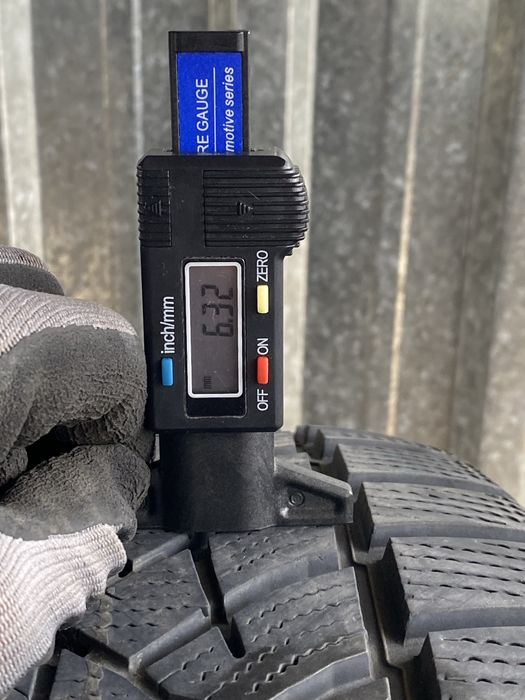 235/60/18 Дънлоп Зимни