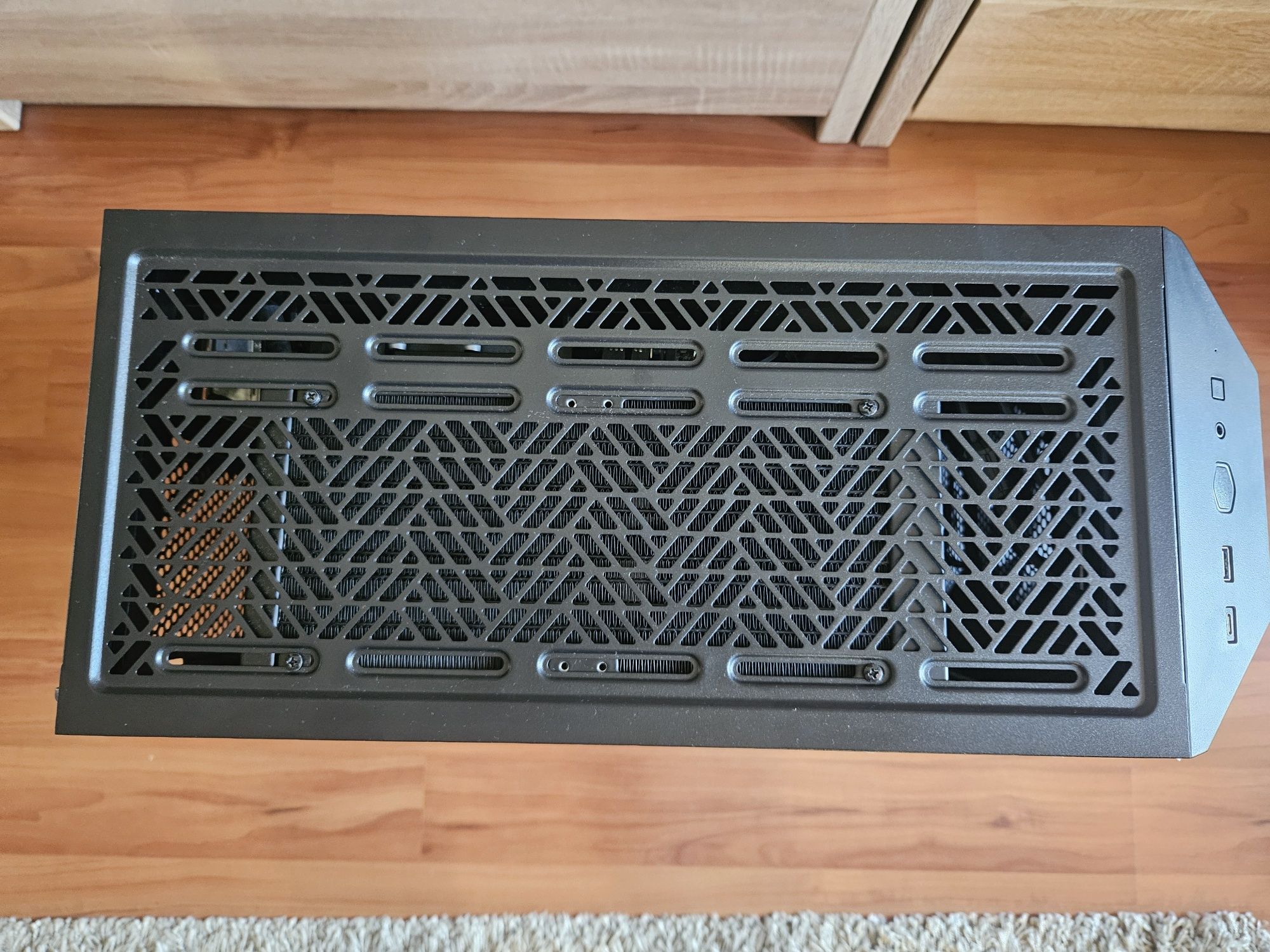 Продавам геймърски компютър I7 12700kf, RTX, водно охлаждане