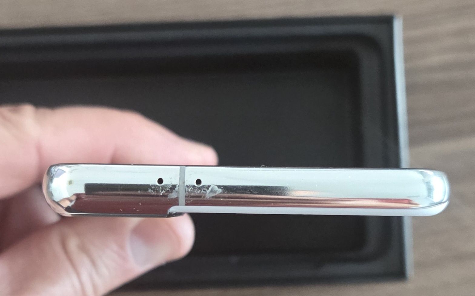 Samsung Galaxy S21 5G
В отлично състояние, без драскотини