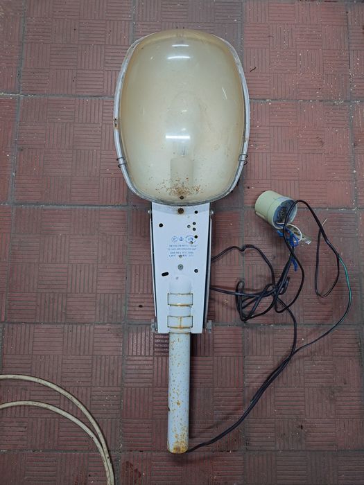 Фонарь уличный с датчиком