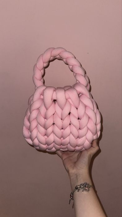 розова плетена чанта 35 лв