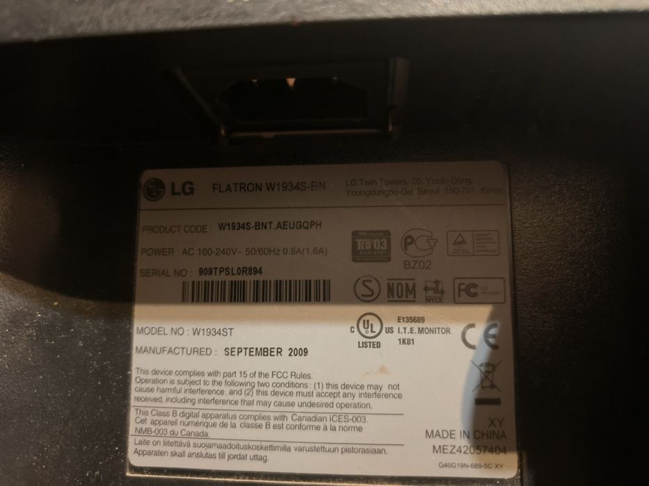 Vand monitoare lcd functionale de 19 si 24 inch