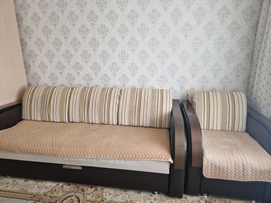 Продам диван с одним креслом.