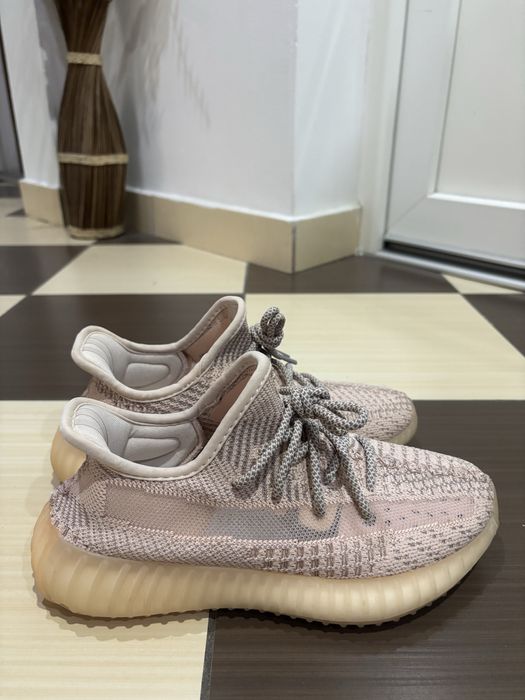 Adidasi yeezy in stare foarte buna
