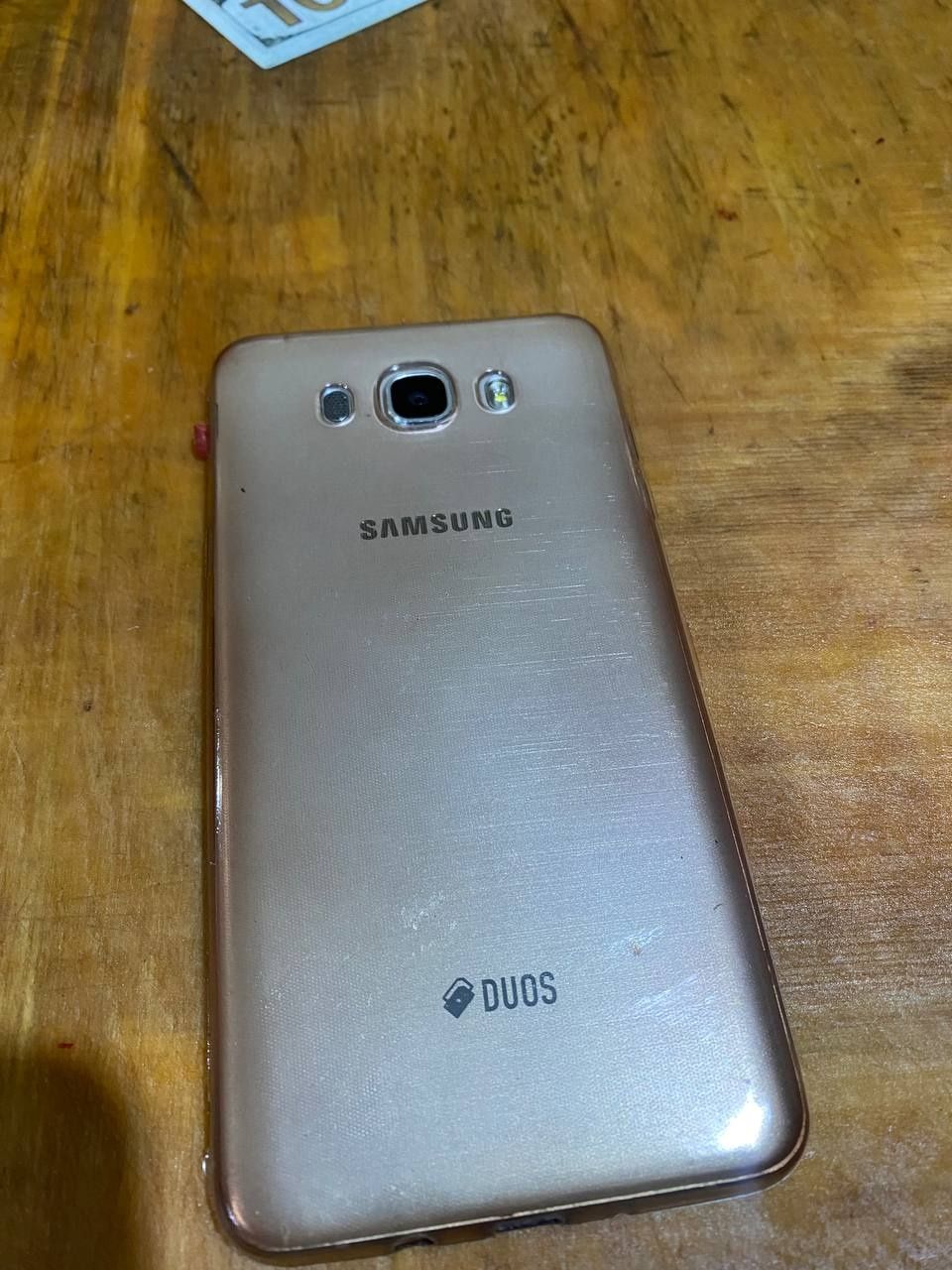 Samsung J7 holati orta