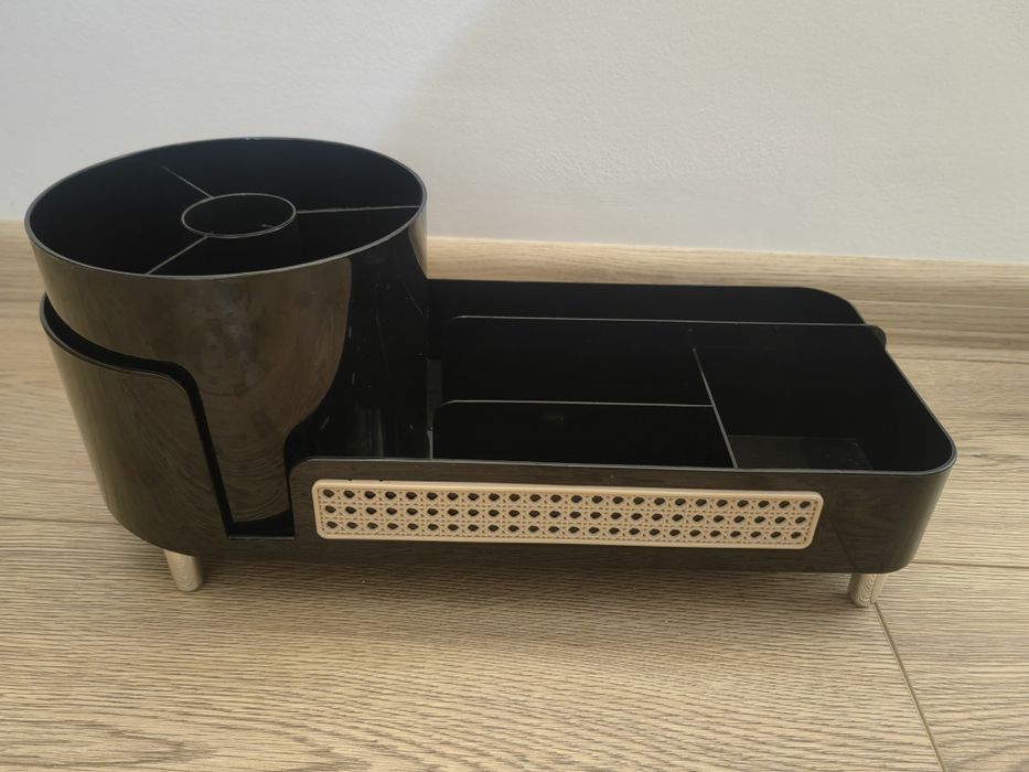 Органайзер за гримове