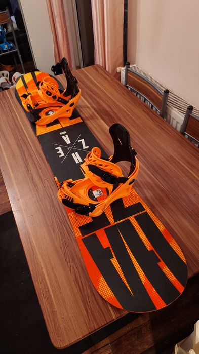 Placa Snowboard Nitro Haze 149 cu legaturi Black Hole S/M