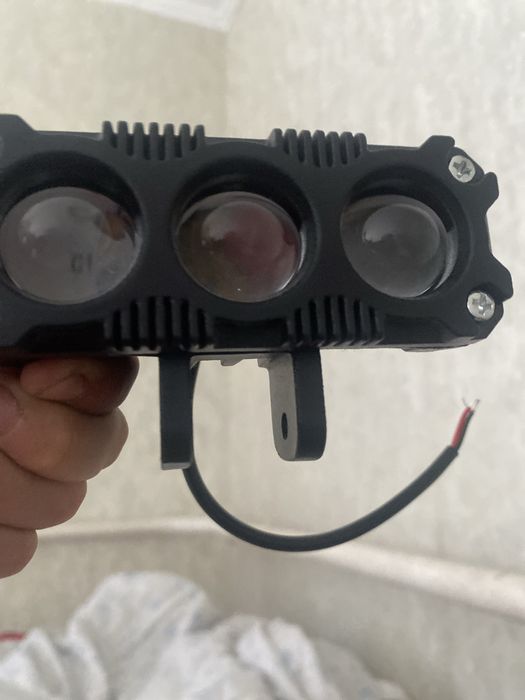 LED прожектор 3 линзы — супер яркий, влагозащищённый