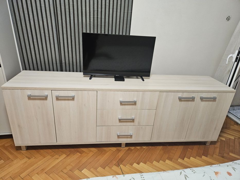 Масивен голям скрин