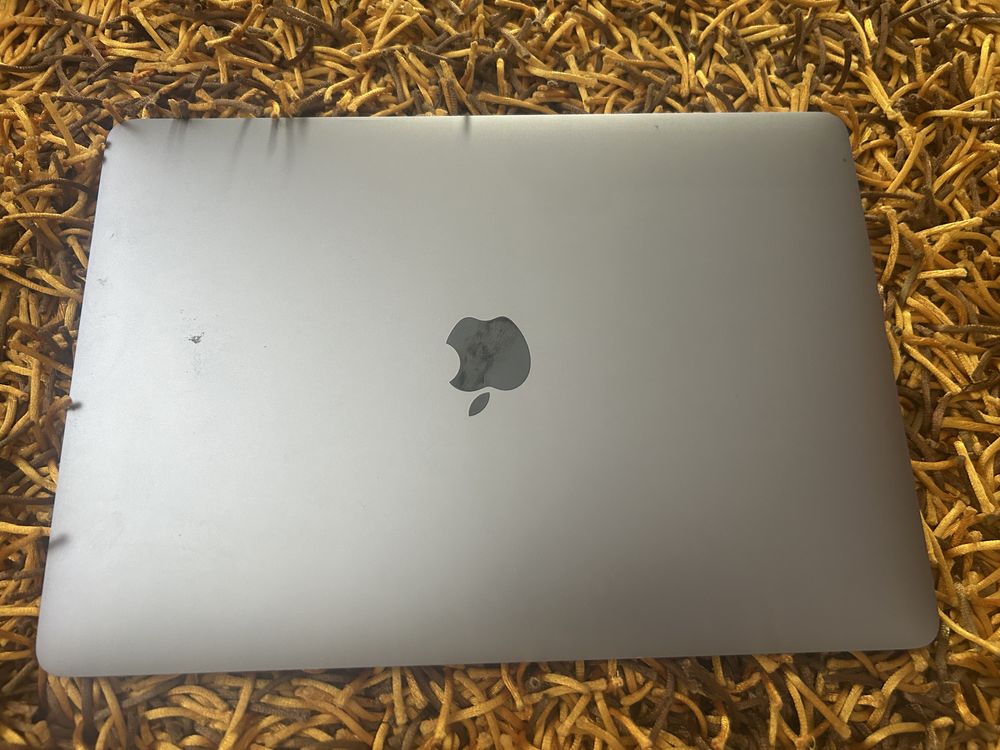 MacBook Pro 512gb озу 16 не рабочий. А2251