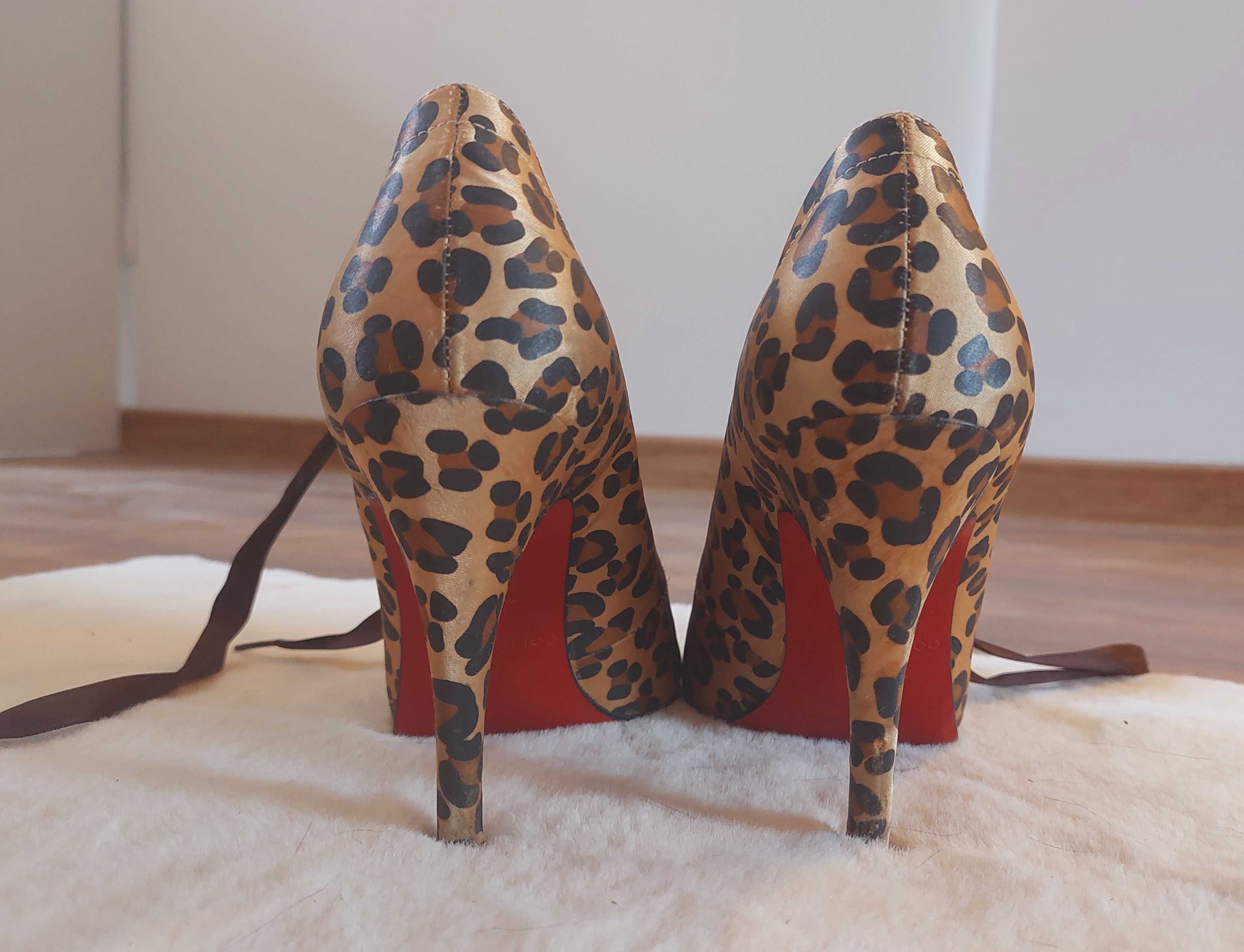 Botine animal print cu toc si siret