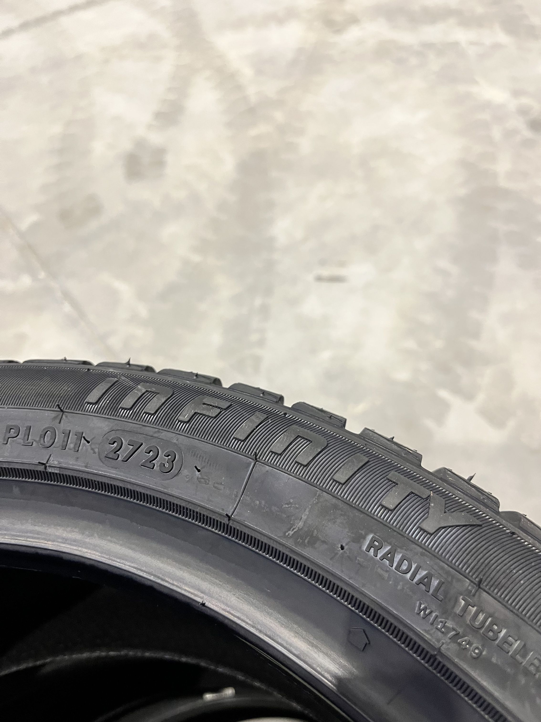 Нови зимни гуми INFINITY 225/55 R17 101V XL борд ДОТ23