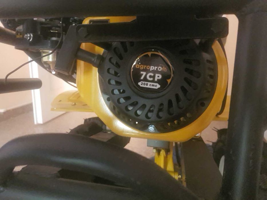 Vand motocultor agroland benzina 7cp 4 timpi cu remorca, ambele noi