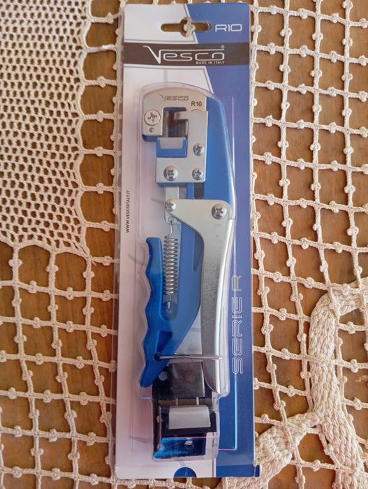 Уред за присаждане  на овошки и лози