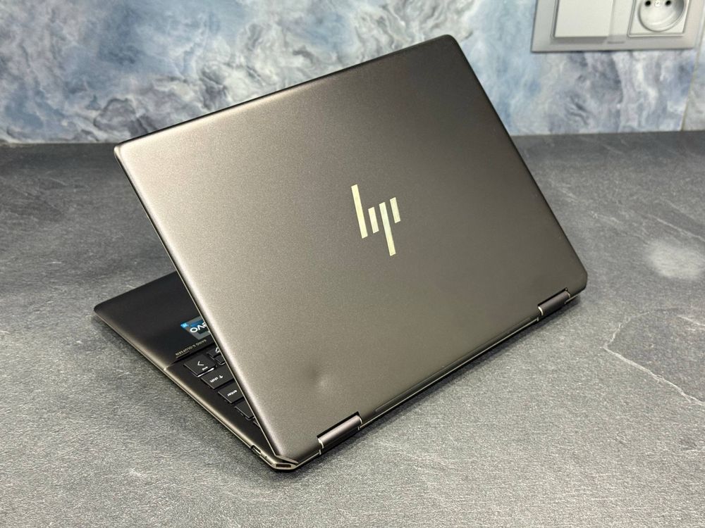 HP Spectre x360 i7-1355U / 16 / 256 GB NVMe SSD M2