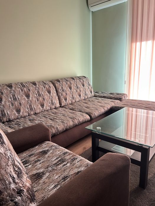 Диван, фотьойл и табуретки