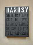 Carte-BANKSY. Sunteți o amenințare de un nivel acceptabil