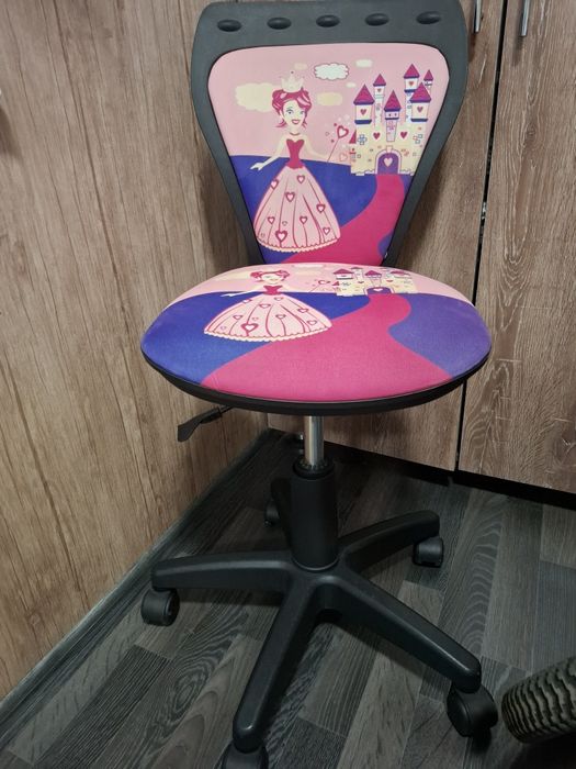 Кресло детское с регулировкой высоты