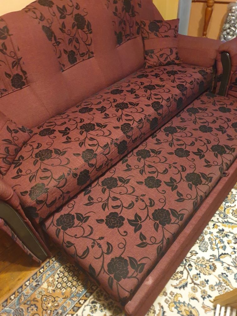 Canapea extensibila cu fotoliu și canapea cu sertar