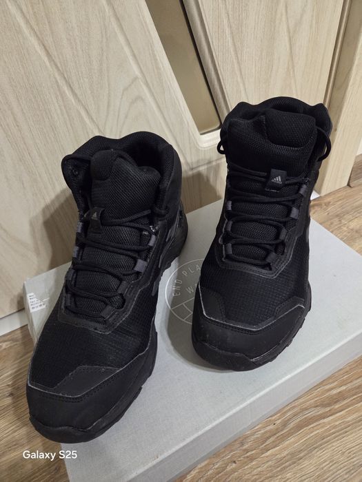 Продавам боти адидас 42 номер