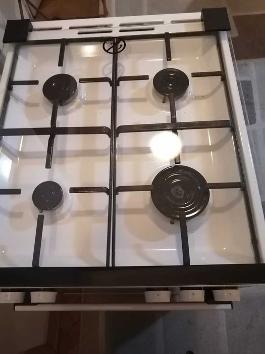 Vand aragaz Gorenje, in periaoada de garatie 4 arzatoare, pe gaz