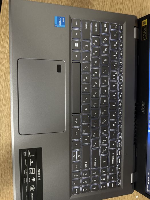 Ноутбук новый почти не пользовались