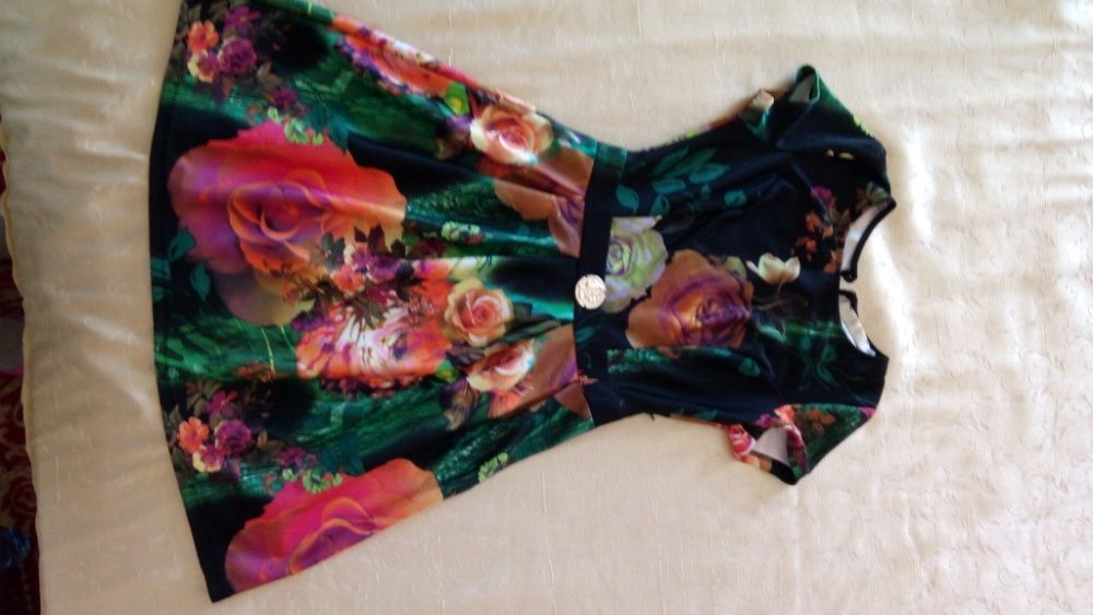 Дамска рокля на цветя