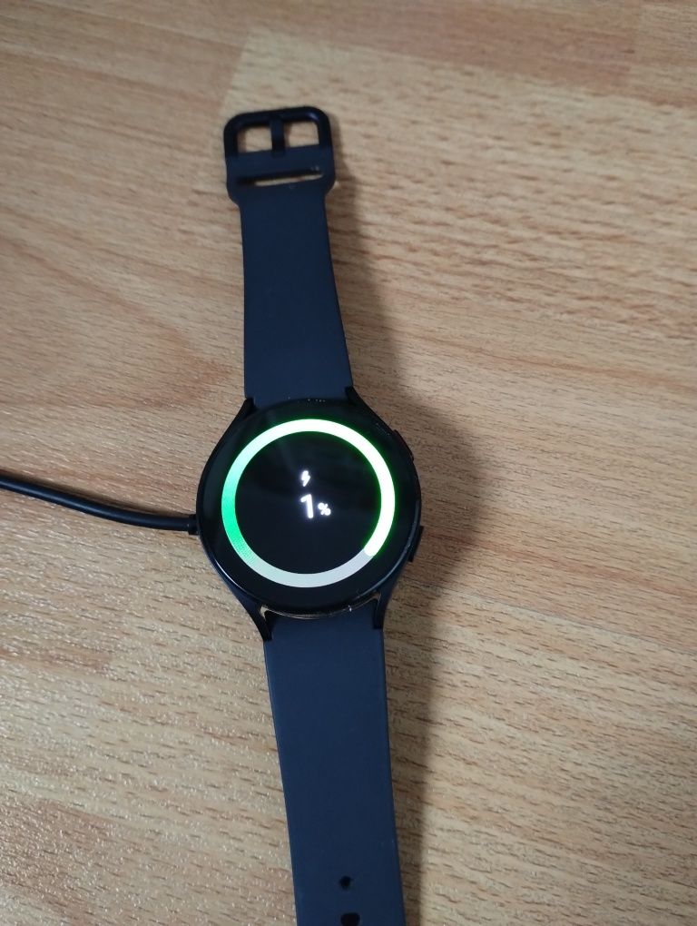 Vând smartwatch Samsung Watch5