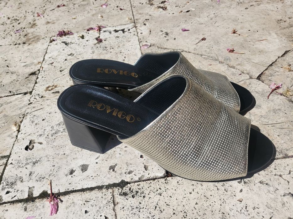 Papuci piele marimea 40 auriu negru toc gros