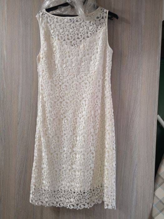 Vând rochie ivory dantela