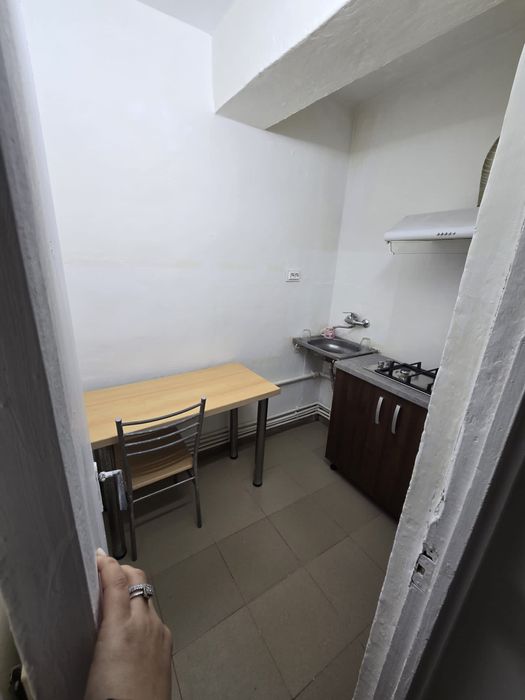 Inchiriez garsoniera hcc